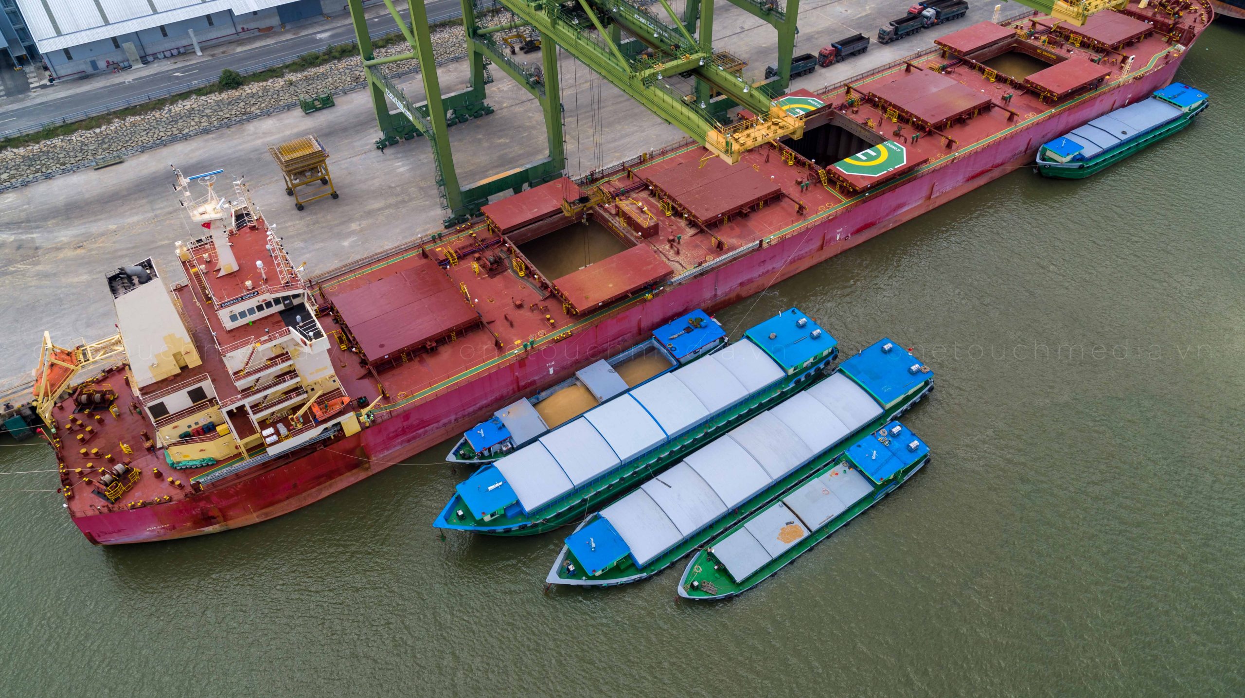 flycam chụp ảnh tàu Container, flycam quay phim tàu vận tải, chụp ảnh tàu biển, quay phim tàu cảng, quay phim chụp ảnh vận chuyển hàng tàu vận tải container, flycam quay tàu container, flycam chụp hình tàu vận tải biển.